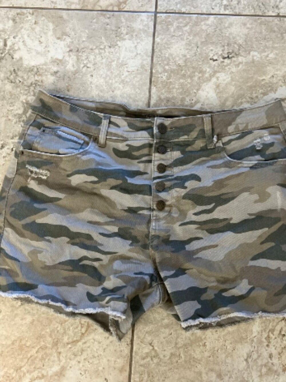 Time and Tru size 18 High Rise Camo Pattern Shorts